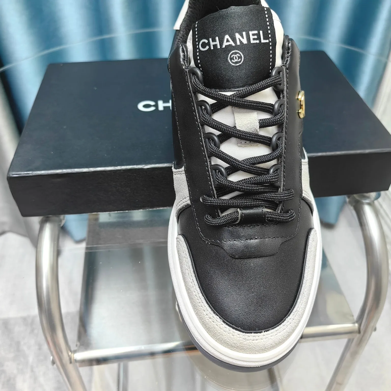 👟👟Ex-factory price 540👟👟 Men's size +10 Chanel Chanel - 2023 counter top casual sports shoes This classic design; the upper is electro-embroidered with a variety of techniques; the outsole is fashionable and sporty; it is unusual to incorporate a variety of color matching elements... The diversified mix and match is very beautiful and versatile, casual, fashionable, sports and outdoor can be taken into account. The counter boutique package is full set for women 35-40 and men 39-45 (Customized size 44.45)